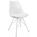 Moderná biela jedálenská stolička so sedadlom, čalúneným vankúšom a kovovými nohami s výpletom v minimalistickom štýle