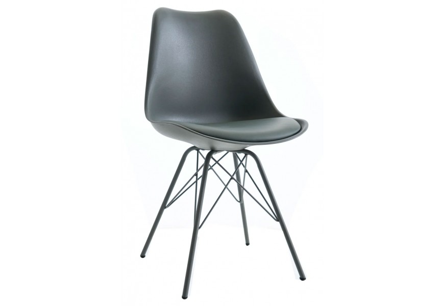 Moderná šedá jedálenská stolička s ergonomicky tvarovaným sedadlom, tenkým čalúneným vankúšom a kovovými nožičkami so vzperami v minimalistickom štýle