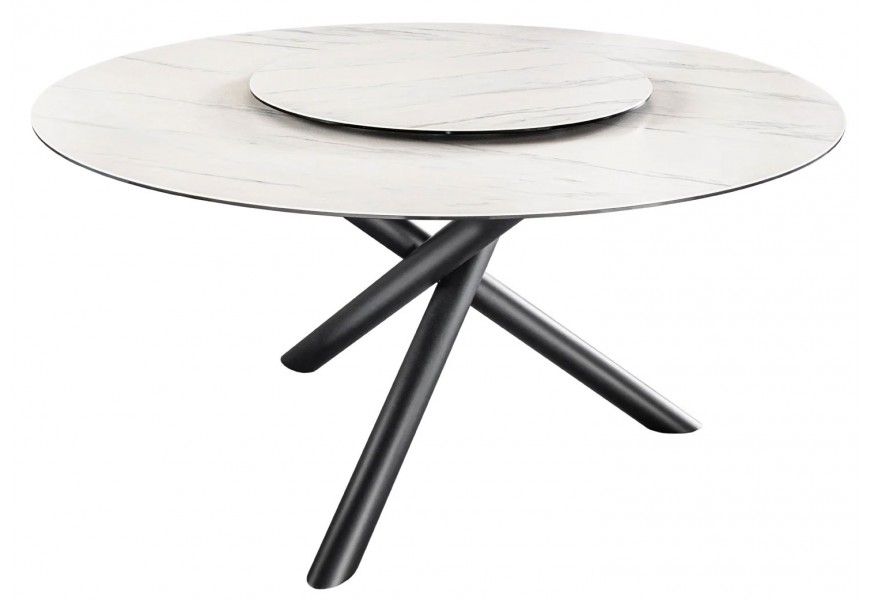 Moderný okrúhly jedálenský stôl s bielou mramorovou doskou a otočným stredovým podnosom na čiernej kovovej trojnohej podnoži