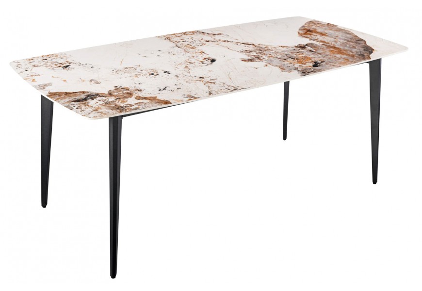 Dizajnový mramorový jedálenský stôl Tazer s doskou v bielo šedej farbe s hladkým lesklým povrchom a so štyrmi čiernymi úzkymi nožičkami