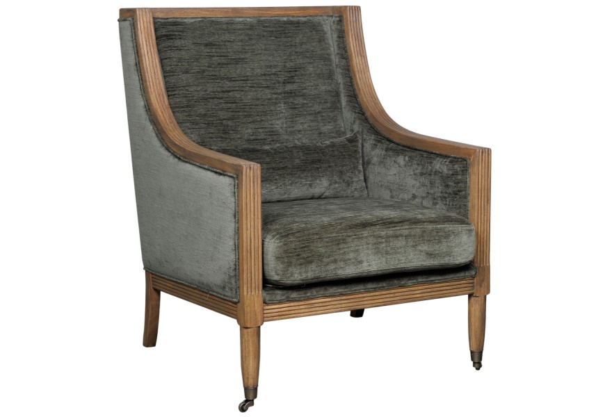 Luxusné vintage zelené kreslo Murray s čalúnením s poťahom zo zamatu s vysokou chrbtovou opierkou s bočnicami a rámom z dreva v naturálnej hnedej farbe s vyrezávaným lineárnym reliéfom s kolieskami na predných nožičkách