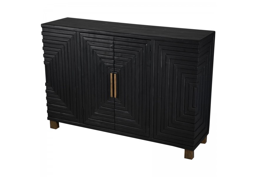 Luxusný glamour čierny príborník Gaston so zlatými metalickými úchytkami a nožičkami s dvojitými dvierkami s geometrickým vyrezávaným reliéfom s motívom rovných línií a kosoštvorcov