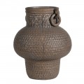 Vintage porcelánová váza Kairo v hnedom prevedení s okrúhlym tvarom so širokým stredom textúrovaným povrchom a dvomi bočnými úchytkami s bronzovou farbou a patinou
