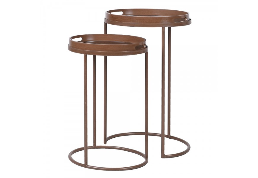 Moderní sada dvoch príručných stolíkov Rust v hnedej farbe v oválnom tvare s kovovou konštrukciou vyvýšenými okrajmi s úchytkami a sklenenou doskou s efektom korózie v zelenej farbe