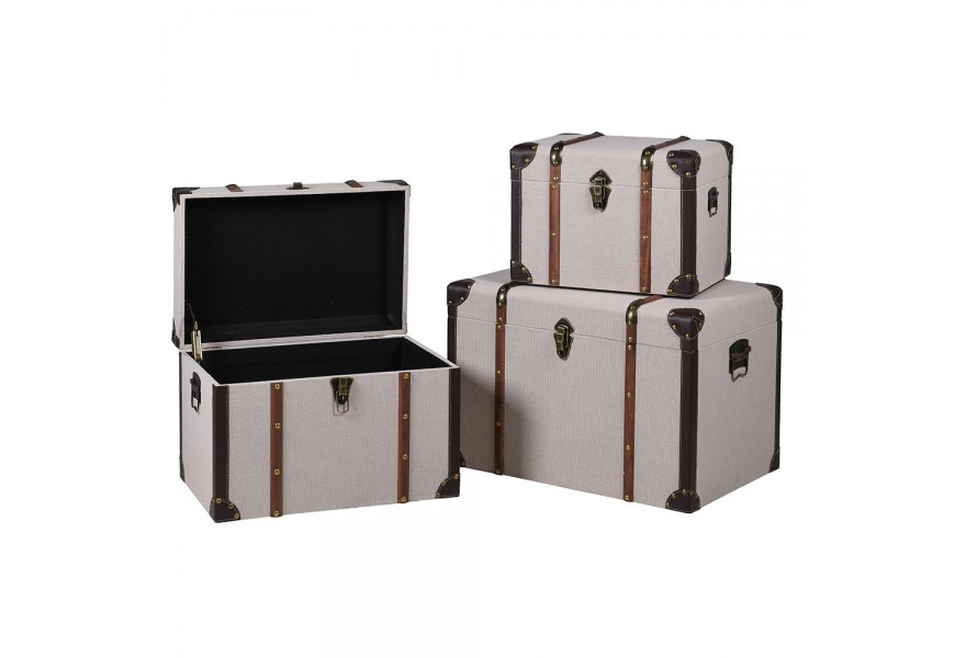 Zámocké klasické béžové obdĺžnikové dekoračné kufre Voyage z drevenej konštrukcie potiahnutej látkou s hnedými pásmi a kovovými rohmi v sete troch kusov