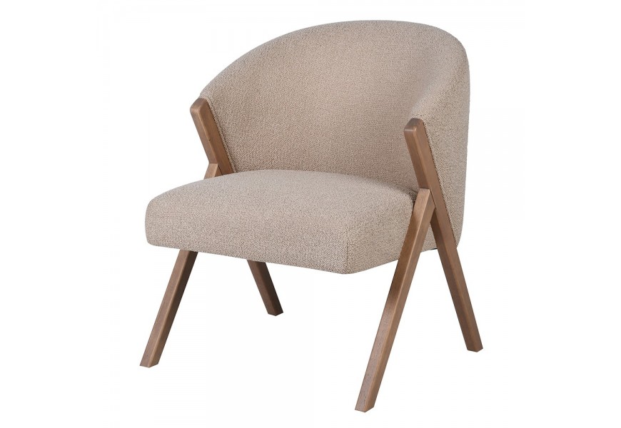 Dizajnové kreslo Jerry s poťahom v taupé béžovej farbe s elegantnou zaoblenou U tvar opierkou a drevenými kaučukovými nožičkami v trojuholníkovom dizajne