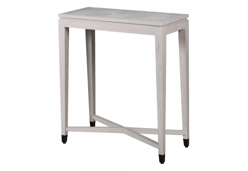 Dizajnový obdĺžnikový sivý konzolový stolík Quadria Blanca z patinovaného dubového dreva so štvorcovými dekoratívnymi vzormi na vrchnej doske so štyrmi štíhlymi nožičkami s čiernymi kovovými zakončeniami s priečkou v tvare x