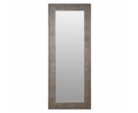 Luxusné masívne obdĺžnikové sivohnedé nástenné zrkadlo Quadria Gris z dubového dreva s šachovnicovým dekoratívnym vzorom s kovovým lemovaním v zlatej farbe