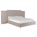 Luxusná glamour buklé manželská posteľ Nubilia so širokým čelom s tromi panelmi s čalúnením v béžovej melírovanej farbe do zaoblenými rohmi a lesklým metalickým detailom v medenej farbe