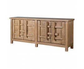 Luxusný vintage masívny svetlohnedý príborník Crosby z recyklovaného dreva s výraznou štruktúrou so štyrmi dvierkami s horizontálnymi a vertikálnymi lamelami tvoriacimi geometrický štvorcový vzor so šiestimi nožičkami