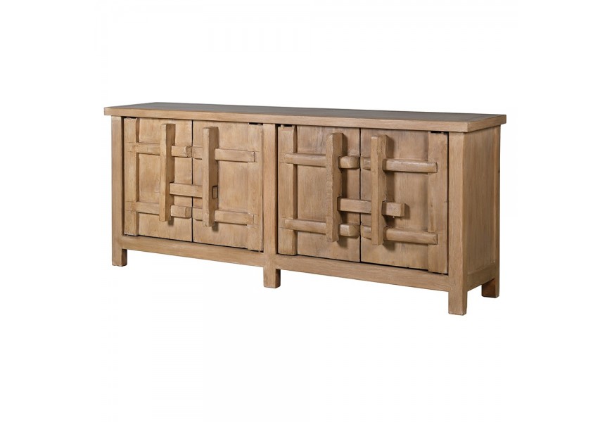 Luxusný vintage masívny svetlohnedý príborník Crosby z recyklovaného dreva s výraznou štruktúrou so štyrmi dvierkami s horizontálnymi a vertikálnymi lamelami tvoriacimi geometrický štvorcový vzor so šiestimi nožičkami