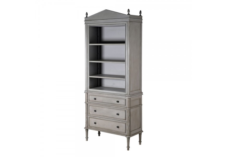 Luxusná klasická knižnica Pauline z mahagónového dreva v sivej farbe s vintage patinovaným efektom s tromi zásuvkami a štyrmi policami s vyrezávanými florálnymi detailmi vo vidieckom štýle