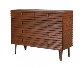 Luxusná retro obdĺžniková masívna komoda Striata z dreva lamelovým dizajnom v hnedej farbe s piatimi zásuvkami 111 cm
