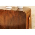 Vidiecky masívny štvordverový príborník Karat z mangového dreva v hnedej farbe so zaoblenými rohmi 175 cm