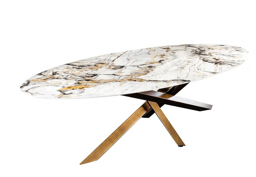 Luxusný mramorový glamour oválny keramický jedálenský stôl Imperial v bielej farbe s žilkovaným vzorom v čiernej a žltej farbe s bronzovými prekríženými nožičkami z kovu