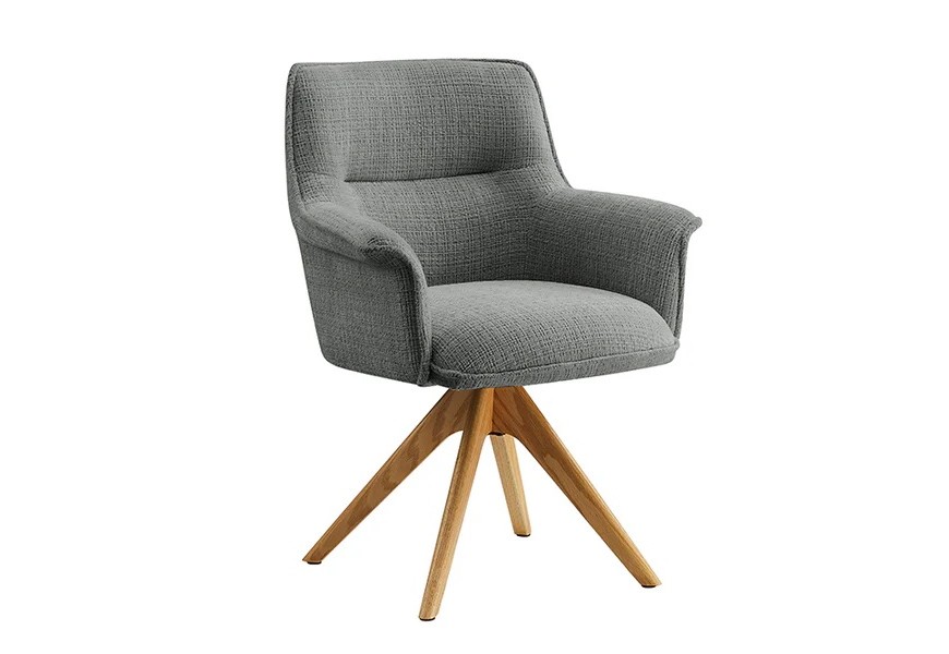 Moderné otočné čalúnené jedálenské kreslo Corvin s hranatou chrbtovou opierkou a vytočenými bočnými opierkami s poťahom v sivej farbe s plyšovej ženilkovej textílie s výrazným tkaním so štyrmi šikmými masívnymi nožičkami z dubového dreva v naturálnej svetlej hnedej farbe