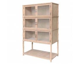 Luxusná vidiecka obdĺžniková hnedá šesťdverová vitrína Kamila z masívneho dubového dreva s patinou so sklenenými dvierkami so štyrmi nožičkami s policou s kovovými dekoratívnymi úchytkami bambusového tvaru v mosadznej farbe