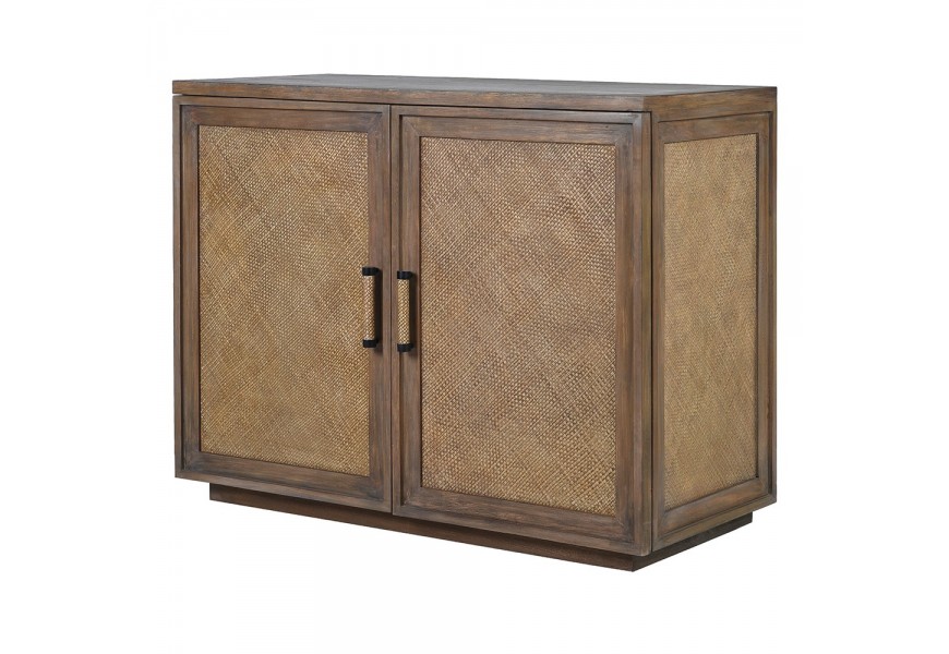 Luxusný masívny koloniálny príborník Ratanor v hnedej farbe s dvomi dvierkami a ratanovým dizajnom s kosoštvorcovým vzorom