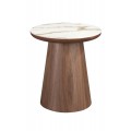 Moderný okrúhly príručný stolík Vita Naturale s bielou porcelánovou mramorovou doskou s hnedými žilkami so zaobleným dreveným rámom a nohou v tvare skoseného kužeľa z prírodného orechového dyhovaného dreva so štruktúrou letokruhov v hnedom odtieni