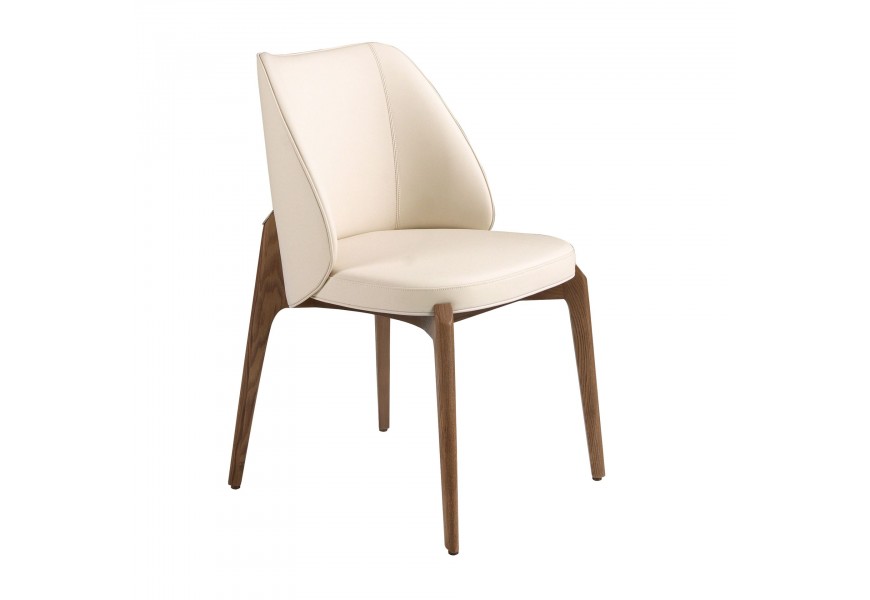 Luxusná kožená čalúnená jedálenská stolička Vita Naturale s rámom z masívneho dreva v orechovej hnedej farbe s priznanou kresbou letokruhov s chrbtovou opierkou s predĺženými bočnými stranami s poťahom z ekokože v svetlom krémovo béžovom odtieni