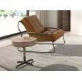 Luxusné dizajnové kreslo Rotho s hnedým poťahom z pravej kože s prešívaním a štíhlou tmavou kovovou konštrukciou 72 cm