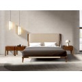 Luxusná moderná manželská posteľ Charmoin s béžovým čalúneným čelom z ekokože s orechovo hnedým masívnym rámom 188 cm