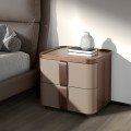 Luxusný moderný nočný stolík Charmoin s dvomi zásuvkami z orechovo hnedého dreva s béžovým poťahom z pravej kože 50 cm