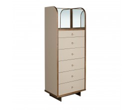 Luxusná kožená komoda Charmoin so šiestimi zásuvkami z hnedého orechového dreva s poťahom z pravej kože v béžovej farbe s rozkladacím zrkadlom s tromi panelmi a vešiakom a policami na bočných stranách s kovovými nožičkami