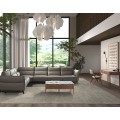 Luxusná moderná zostava obývacieho nábytku Vita Naturale s rohovou koženou sedačkou v sivej farbe s konferenčným a písacím stolíkom z hnedého orechového dreva s mramorovým detailom a zásuvkami a čalúnenou dizajnovou stoličkou s béžovým koženým poťahom