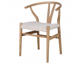 Škandinávska jedálenská stolička Classic z jaseňového hnedého dreva s operadlom v tvare Y a bielym poťahom z ovčej vlny 79 cm