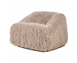 Luxusné glamour kožušinové kreslo Cloudy v taupe hnedej farbe s oblými tvarmi bez nožičiek 95 cm