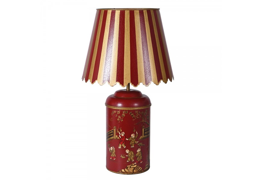 Orientálna stolná lampa Dynasty s červeným a zlatým kovovým tienidlom a maľovanou valcovou nohou s postavičkami