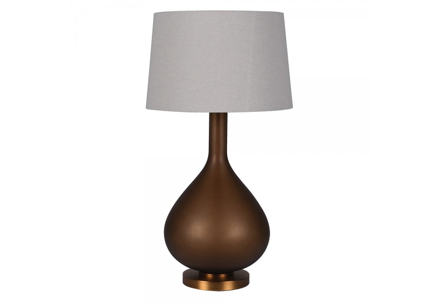 Dizajnová sklenená stolná lampa Noida s matnou nohou v orieškovej hnedej farbe s kovovým podstavcom v bronzovom prevedení s okrúhlym tienidlom z ľanovej textílie v svetlej sivej farbe