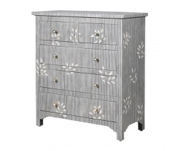 Luxusná orientálna komoda Liora s intarziou z ťavej kosti v šedo-bielej farbe s piatimi zásuvkami s pásikavým vzorom 106 cm