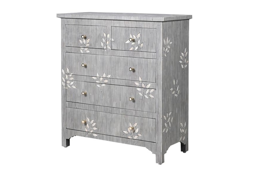 Luxusná orientálna komoda Liora s intarziou z ťavej kosti v šedo-bielej farbe s piatimi zásuvkami s pásikavým vzorom 106 cm