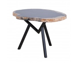 Dizajnov&yacute; konferenčn&yacute; stol&iacute;k Helup s vrchnou asymetrickou doskou zo skamenen&eacute;ho dreva v sivo hnedej farbe s nožičkami v čiernej farbe z kovu