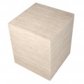 Moderný mramorový príručný stolík Cube Travertino v krémovom odtieni v obdĺžnikovom tvare 50 cm
