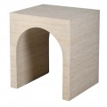 Moderný príručný stolík Cube Travertino s oblúkovým dizajnom v krémovej farbe 52 cm