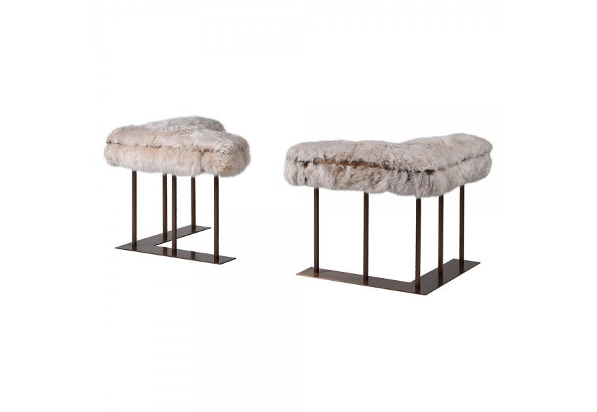 Luxusn&yacute; glamour set rohov&yacute;ch z&aacute;bradl&iacute; ku krbu Nova s ovčou kožu&scaron;inou a mosadznou kon&scaron;trukciou v b&eacute;žovej farbe 64 cm