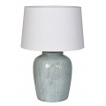 Dizajnová keramická stolná lampa Zippy a nohou v svetlej modrej farbe so zelenou patinou a lesklou glazúrou s bielym valcovitým tienidlom s rozšírenou spodnou časťou