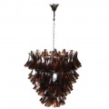 Luxusný dizajnový sklenený luster Autumn s tienidlom zloženým z hnedých prehnutých polopriehľadných listov na lesklej chrómovej konštrukcii so závesnou reťazou