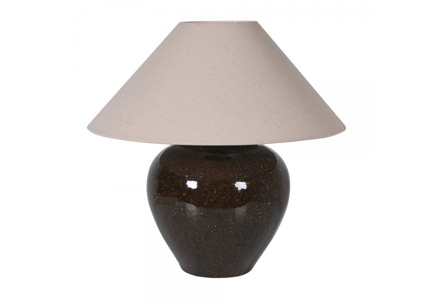 Moderná keramická stolná lampa Starry s okrúhlou podstavou s vysokým leskom v tmavej hnedej farbe s dizajnom hviezdneho neba so zošikmeným tienidlom z ľanu v svetlej béžovej farbe