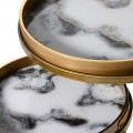 Dizajnová glamour sada okrúhlych príručných stolíkov Maori s lesklou zlatou konštrukciou a bielym mramorovým dizajnom 73 cm