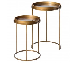 Dizajnová vintage sada dvoch príručných stolíkov Amritsar s okrúhlymi doskami s dizajnom podnosov so skleneným dnom s obrazcom starožitnej mapy v hnedých odtieňoch s konštrukciou v zlatej farbe