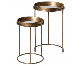 Vintage sada dvoch okrúhlych zlatých príručných stolíkov Amritsar s patinovanou konštrukciou s vrchnými doskami v tvare podnosu so zrkadlovým dnom s dizajnovou patinou v mramorovom vzore