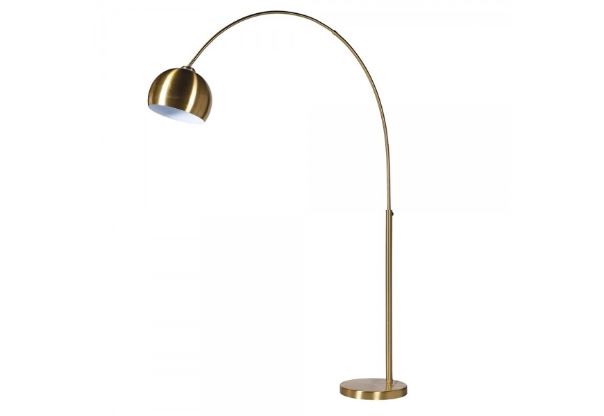 Art deco zlatá stojaca lampa Arcus s ohnutou tyčou a kovovým tienidlom v okrúhlom tvare