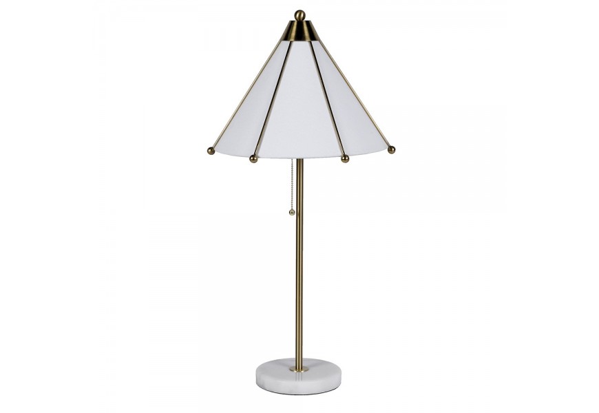 Moderná dizajnová stolná lampa Umbrella s bielym tienidlom z ľanu a kovových detailov v zlatej fare s motívom dáždnika s mramorovou podstavou v okrúhlom tvare