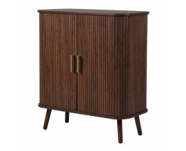 Modern&yacute; mas&iacute;vny dvojdverov&yacute; pr&iacute;born&iacute;k Benedict v orechovej hnedej farbe so zlat&yacute;mi kovov&yacute;mi &uacute;chytkami 90 cm 