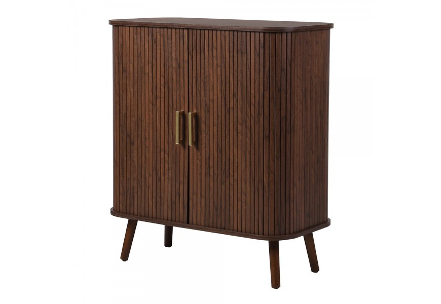 Modern&yacute; mas&iacute;vny dvojdverov&yacute; pr&iacute;born&iacute;k Benedict v orechovej hnedej farbe so zlat&yacute;mi kovov&yacute;mi &uacute;chytkami 90 cm 