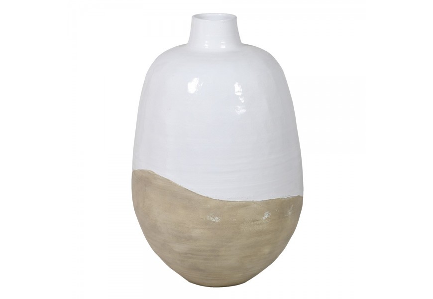 Luxusná dizajnová veľká váza Ello s oválnym širokým telom a úzkym nízkym hrdlom z terakoty v bielej farbe s asymetrickou líniou a béžovou spodnou časťou